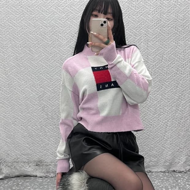 타미힐피거 체커보드 플래그 딸기우유 크롭 니트 XS C09427