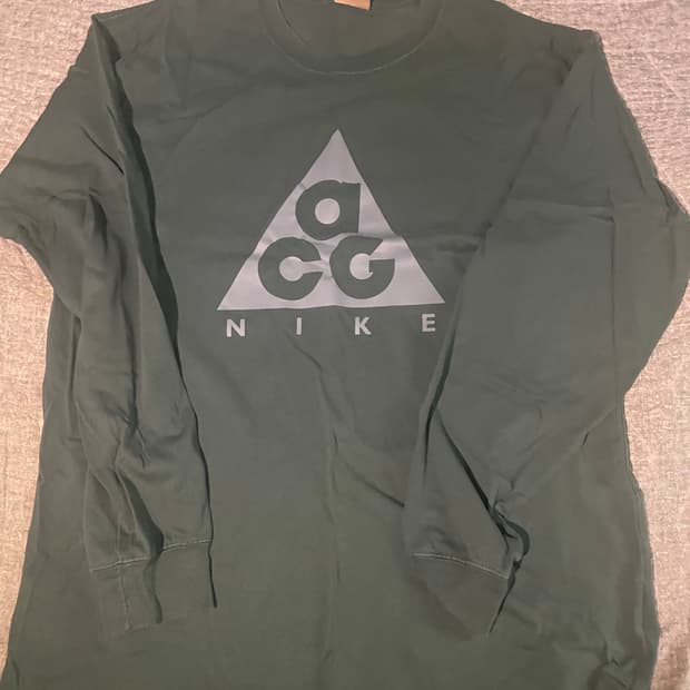 나이키 ACG 롱 슬리브 티셔츠 초록색 M사이즈