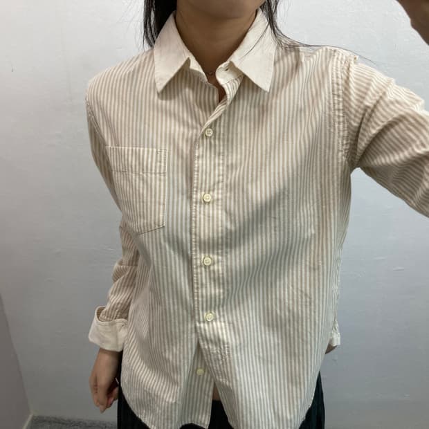 베이지 스트라이프 셔츠