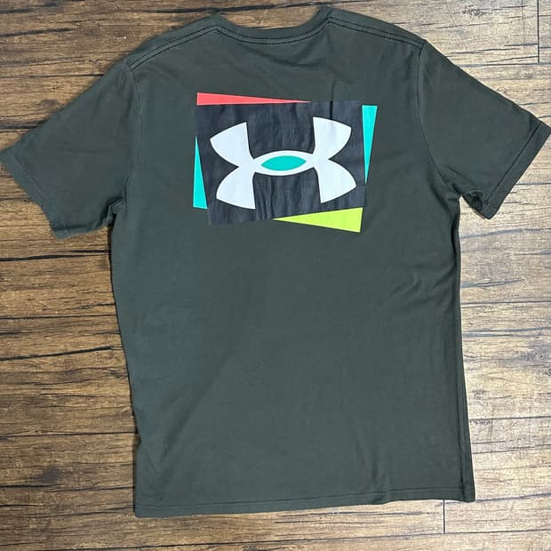 언더아머 UNDER ARMOUR 정품 빅로고 반팔 티셔츠 카키 L 루즈핏