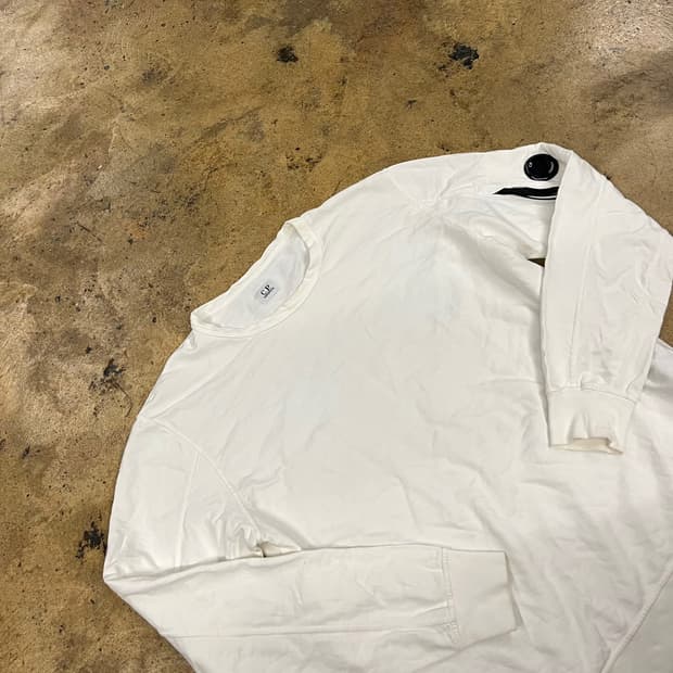 [정품] CP컴퍼니 화이트 렌즈 패치 긴팔 티셔츠 