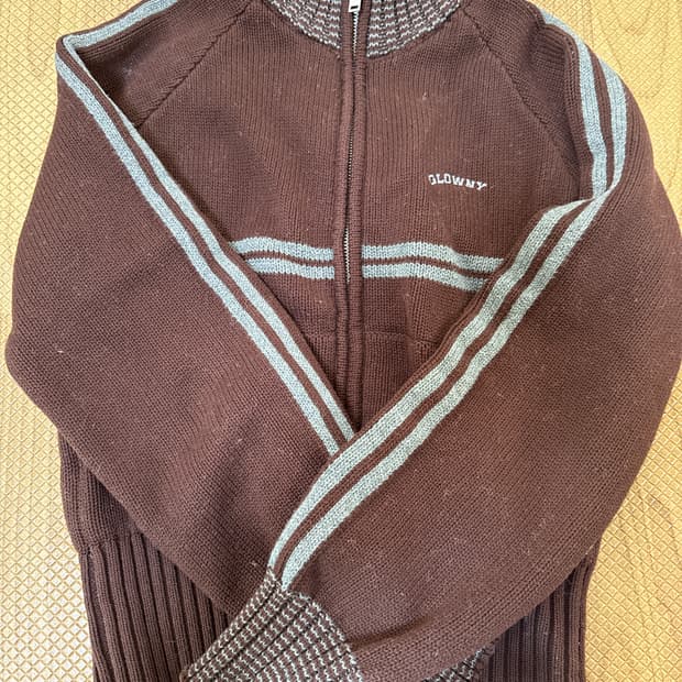 Glowny motion knit zip up (brown) 판매합니다.