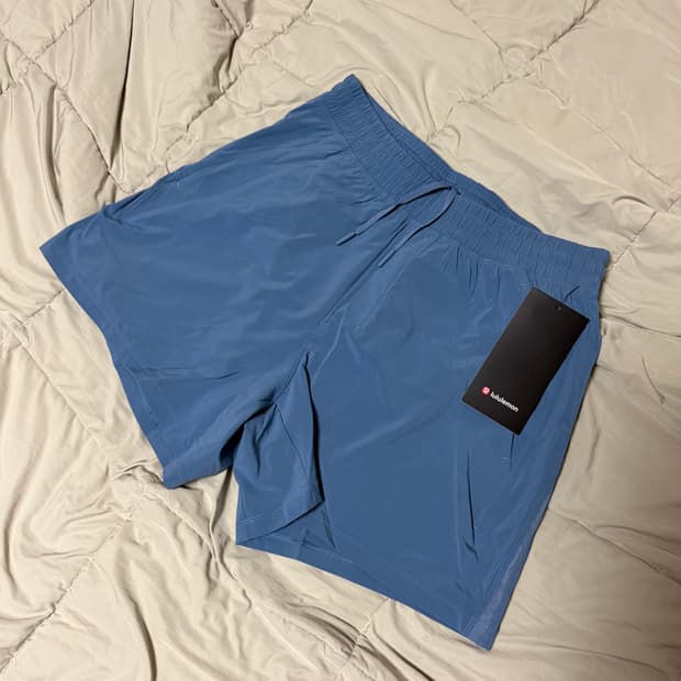 룰루레몬 페이스 브레이커 남성 5인치 m 사이즈 새상품 판매합니다.