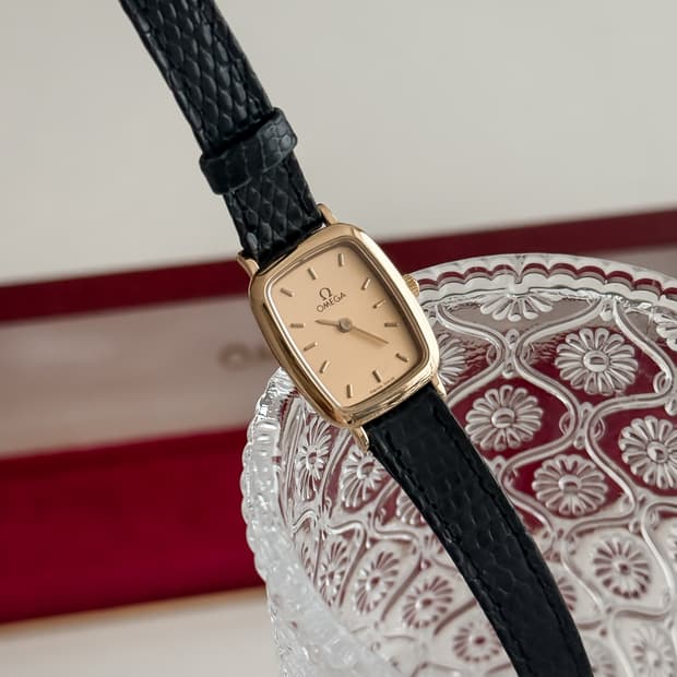 오메가 스퀘어 골드 시계