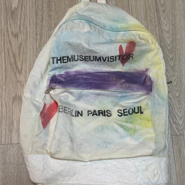 뮤지엄 비지터 백팩 museum visitor