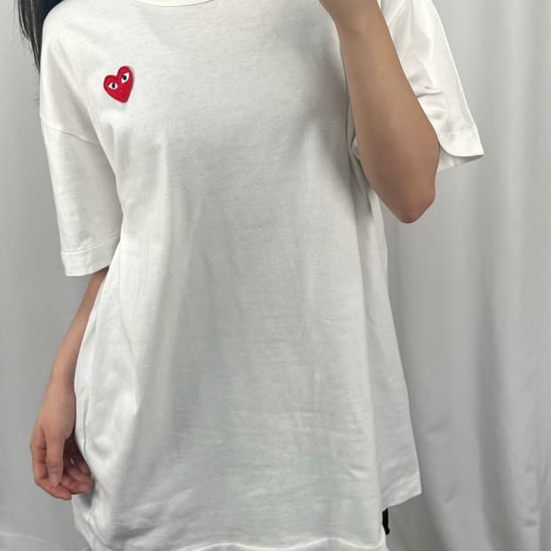 꼼데가르송 레드와펜 화이트 반팔