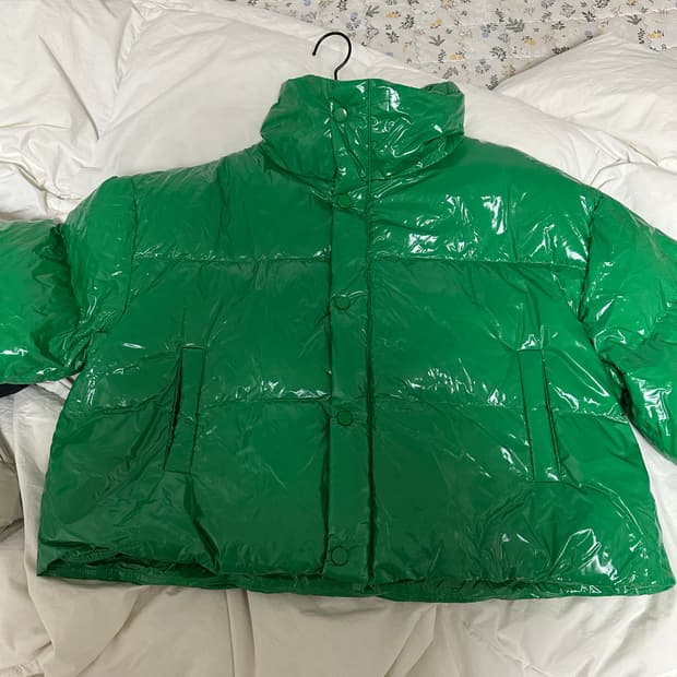 어반드레스 시베리아 덕 샤이니 크롭 패딩 그린