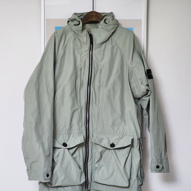 스톤아일랜드 마이크로랩스 바람막이 자켓