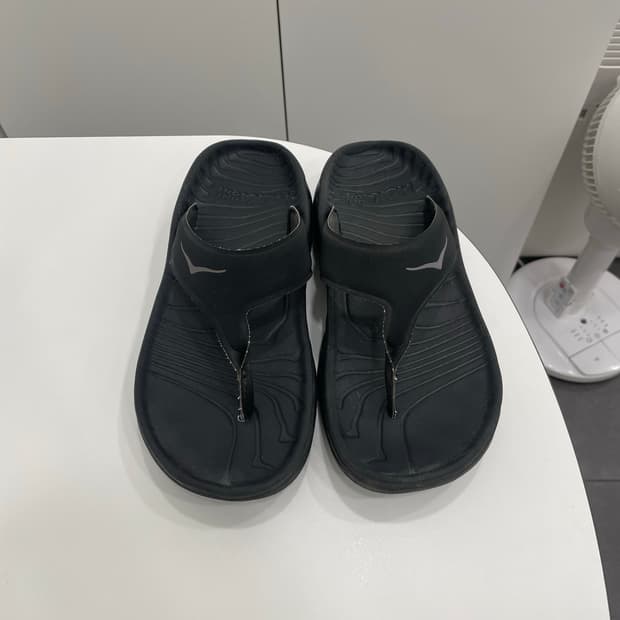 240 여성 호카 오라 리커버리 플립플랍 쪼리 블랙