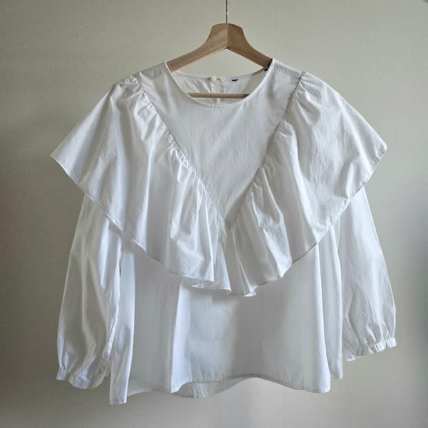 ZARA 러플 화이트 블라우스 (L)