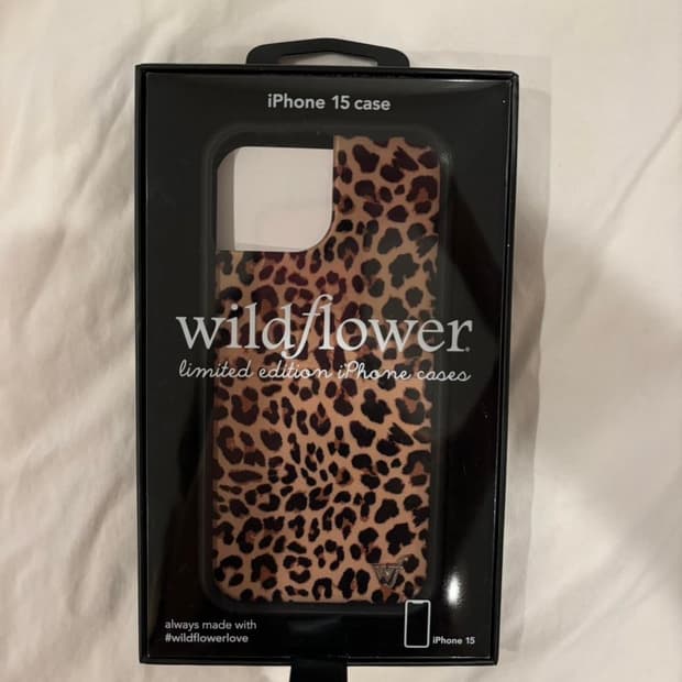 아이폰 15 와일드플라워 케이스