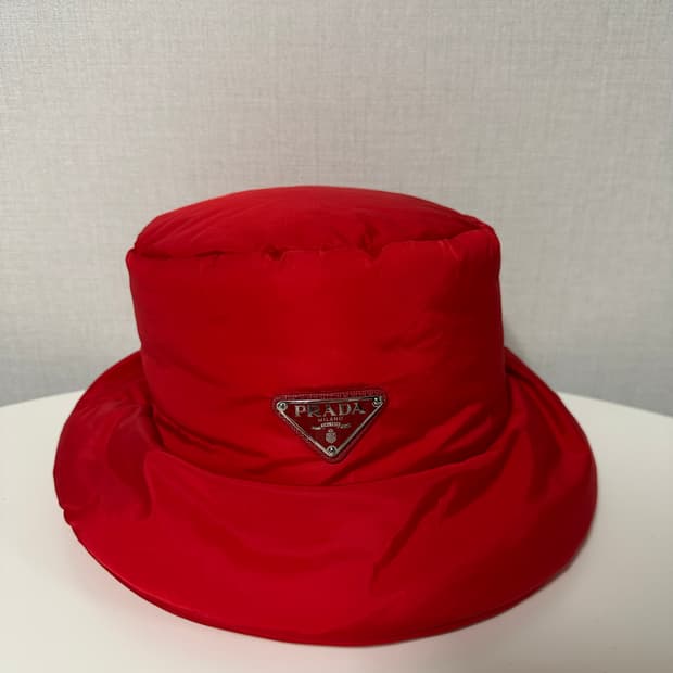 프라다 리나일론 패디드 버킷햇
