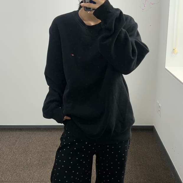 Tommy Hilfiger 타미힐피거 스몰로고 블랙 맨투맨