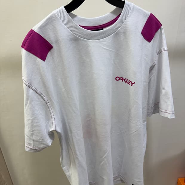 오클리 핑크 프린팅 티셔츠 해외제품