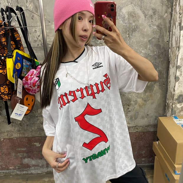 슈프림 사커티