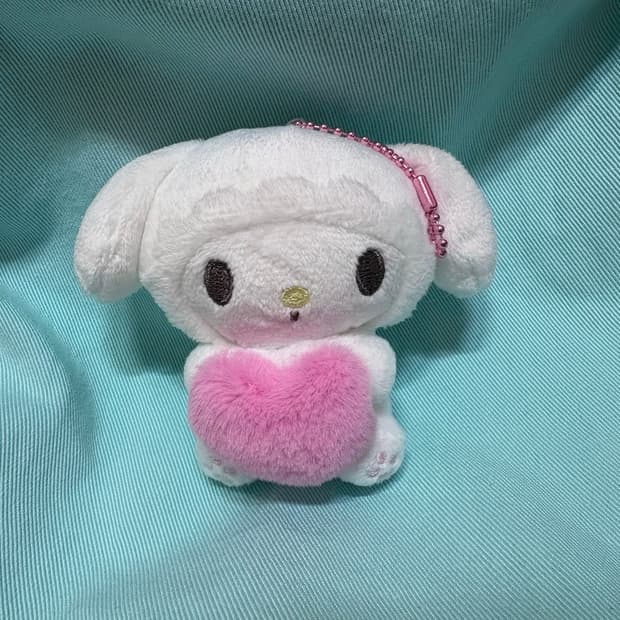 산리오 50주년 화이트 마이멜로디 하트 인형 키링 마스코트 누이