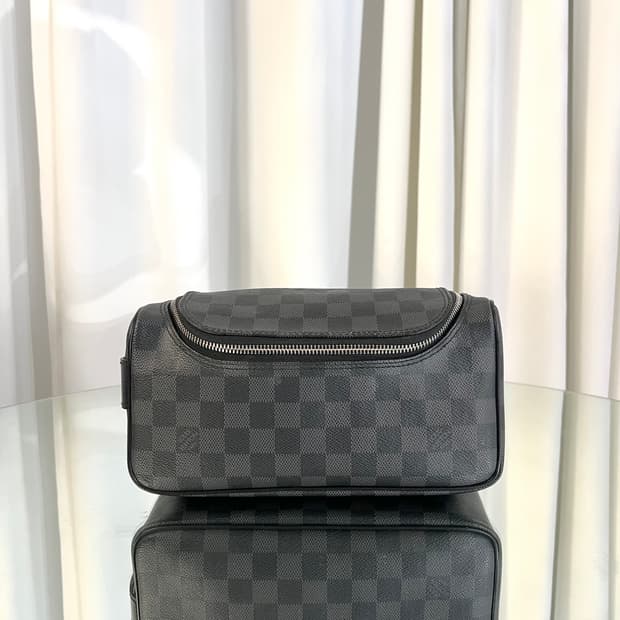 루이비통 다미에 토일레트리 돕키트 파우치
