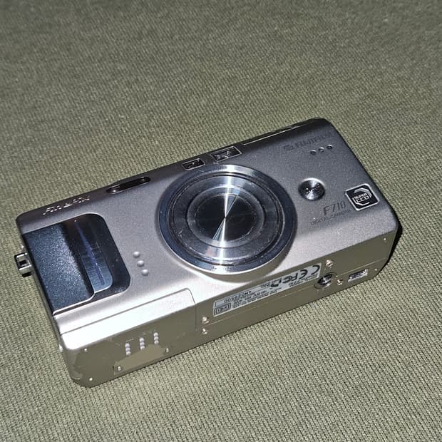 후지필름 파인픽스 F710 빈티지 디카 판매합니다