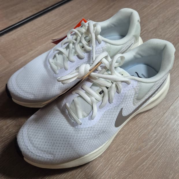 나이키 여성 런닝화 240 (새상품)