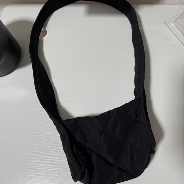 [ COS ] 코스 다이아몬드 퀼티드 미니 크로스바디백 블랙