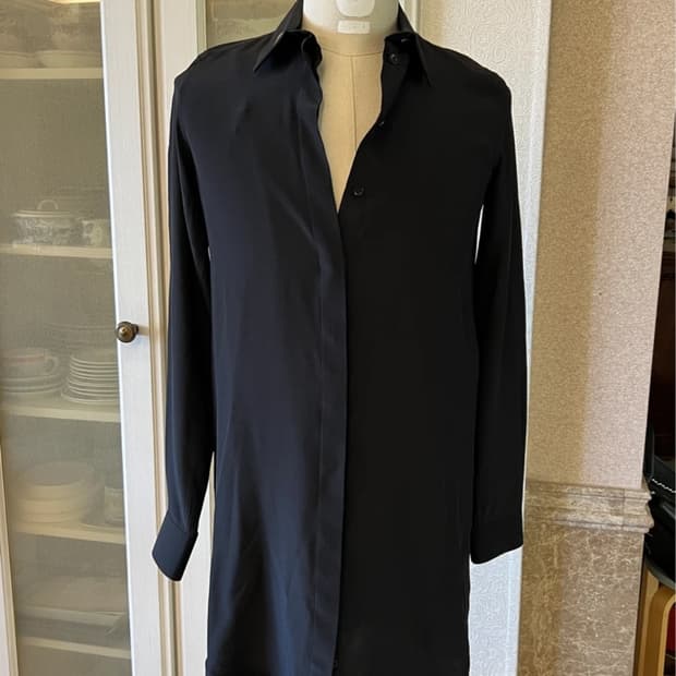GIVENCHY 블랙 롱 실크셔츠 38