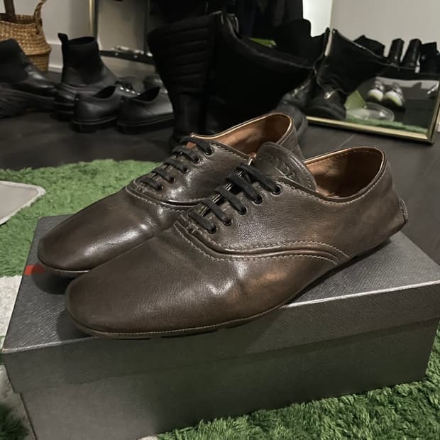Leather sneakers