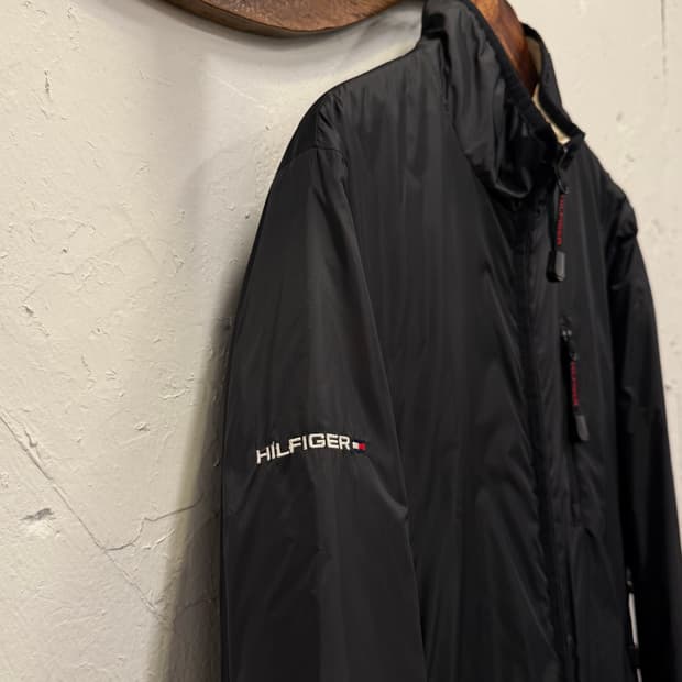 66) TOMMY HILFIGER Reversible Nylon Padd