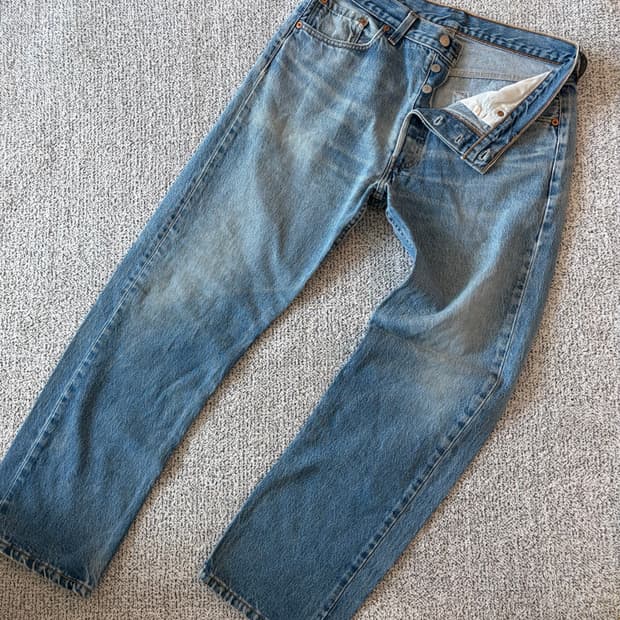 리바이스(Levi's)의 상징적인 501xx 오리지널