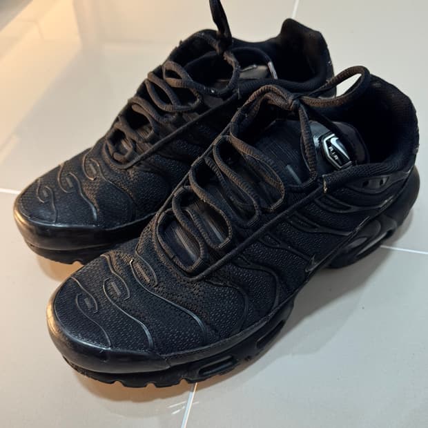 나이키 에어맥스 플러스 블랙 280 팝니다