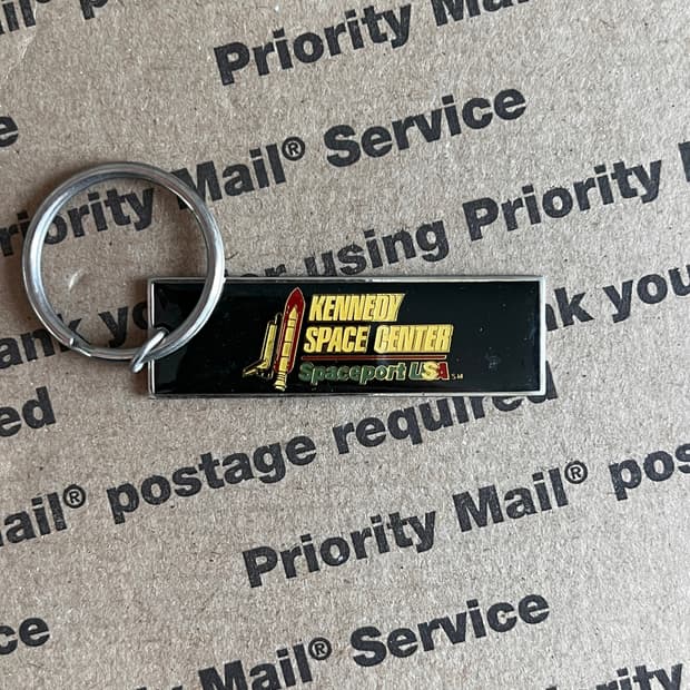 90s vtg Kennedy Space Center Keyring
