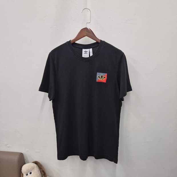 아디다스 반팔티 XL