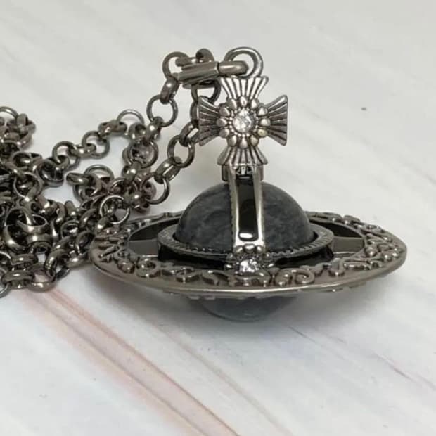 비비안웨스트우드 아카이브 그레이 크리스탈 3d orb팬던트 목걸이