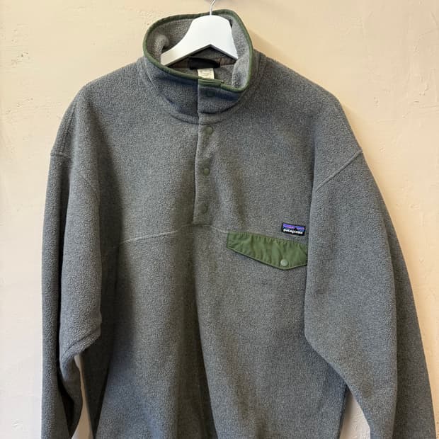 파타고니아 신칠라 그레이 올리브 M