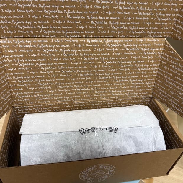 크롬하츠 데들리돌 후드티 XL 새상품