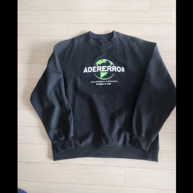 아더에러 맨투맨 블랙 A1