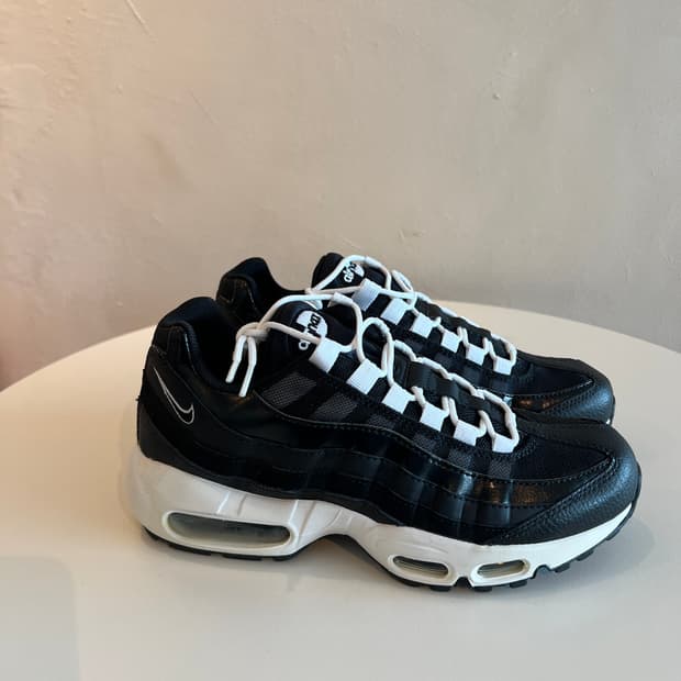 (245) 나이키 에어 맥스 95 '검흰' (307960-016)
