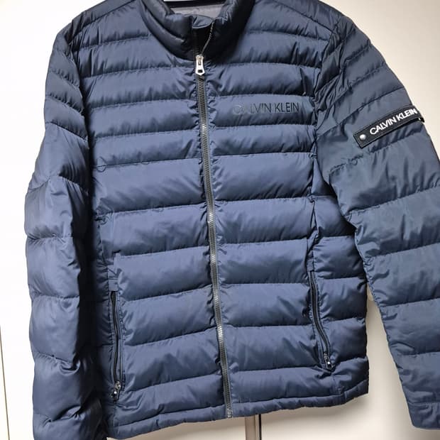 CK(캘빈클라인) 정품 오리털 경량 패딩 100사이즈 판매합니다