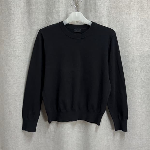 [L] 무신사 스탠다드 라운드 블랙 니트