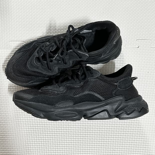 아디다스 오즈위고 트리플블랙 230