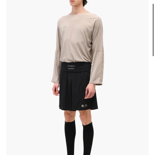 옵티미스틱러너 Perforated Longsleeve 카멜