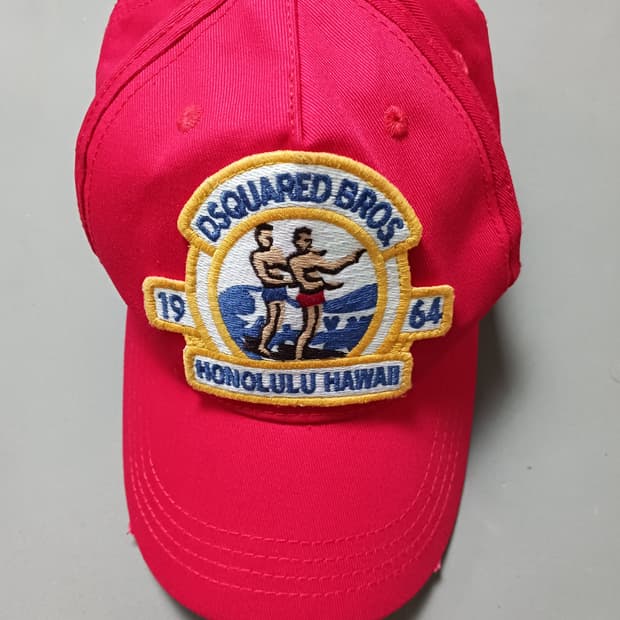 디스퀘어드2 레드 볼캡 야구모자