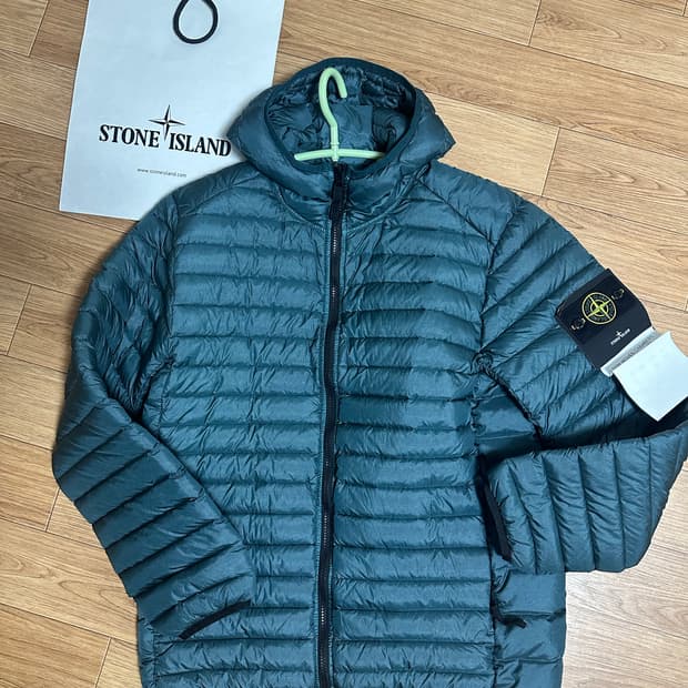 스톤아일랜드 룸우븐 패커블 M사이즈 경량패딩 새상품 판매