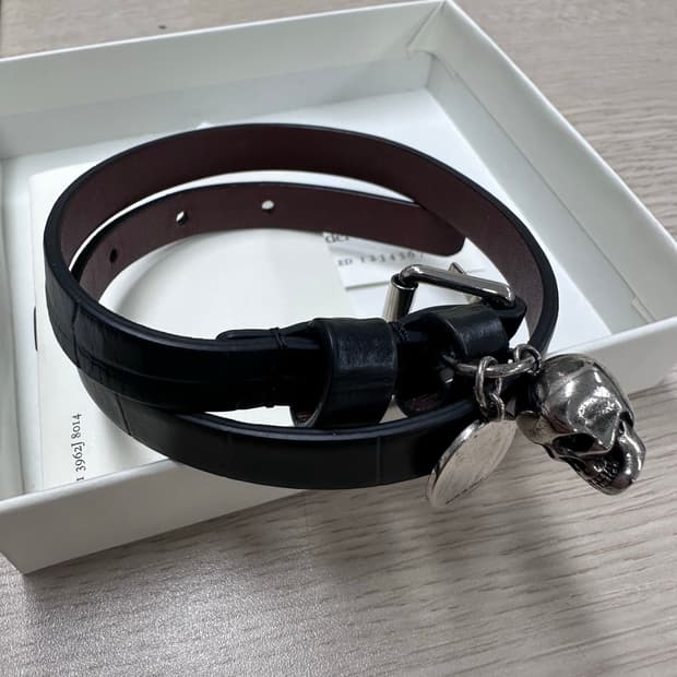 알렉산더 맥퀸 실버 스컬 레더 팔찌