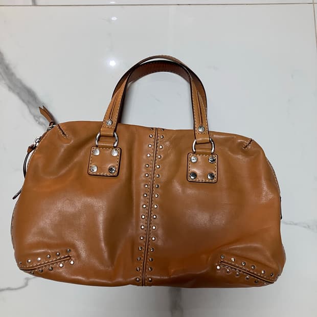 마이클 코어스 빈티지 astor 미디움 스터드 보스턴백 캐멀