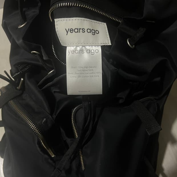 years ago 블랙 레더 트림 투 피오우시이티 럭 색