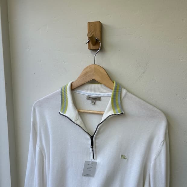 15786 - 버버리 반집업 니트