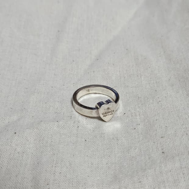 구찌 스털링 실버 하트 펜던트 반지(급처)