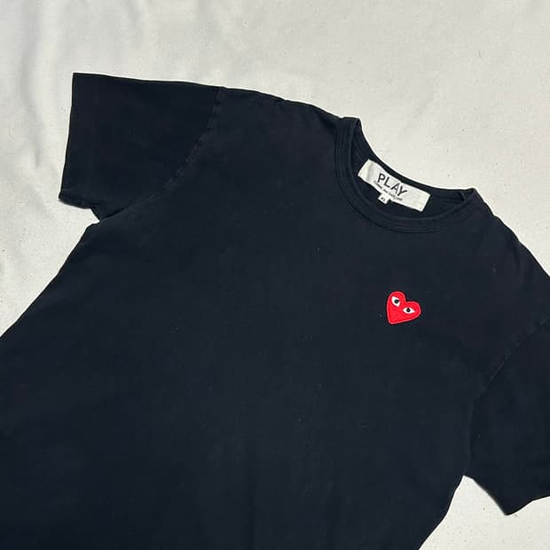 XL 꼼데가르송 레드와펜 블랙 반팔티