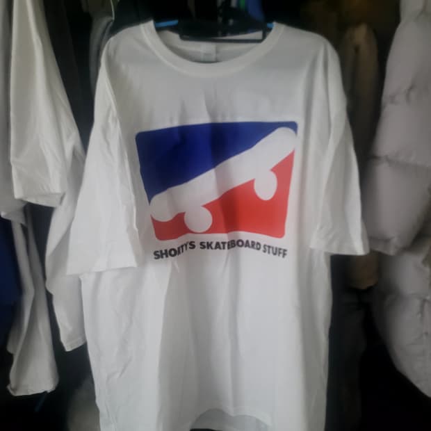 4xl 흰색 새제품 보드반팔티