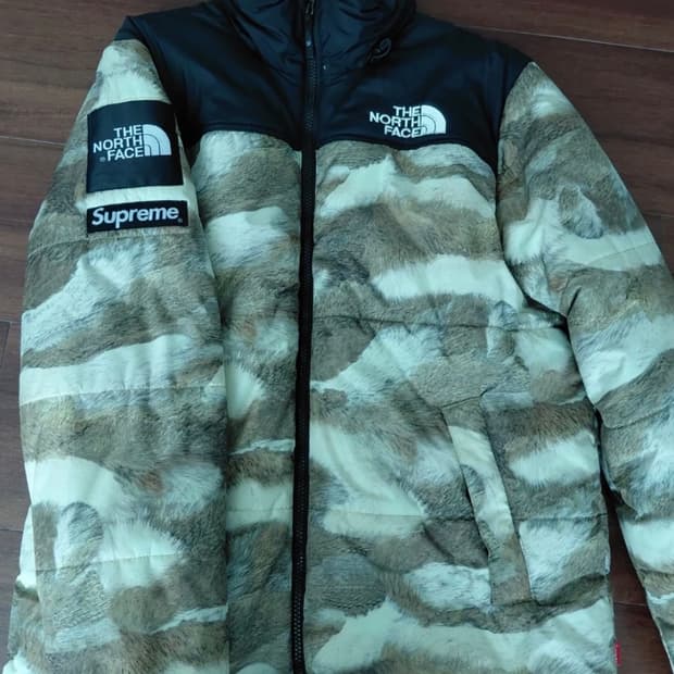 슈프림 x 노스페이스 패딩